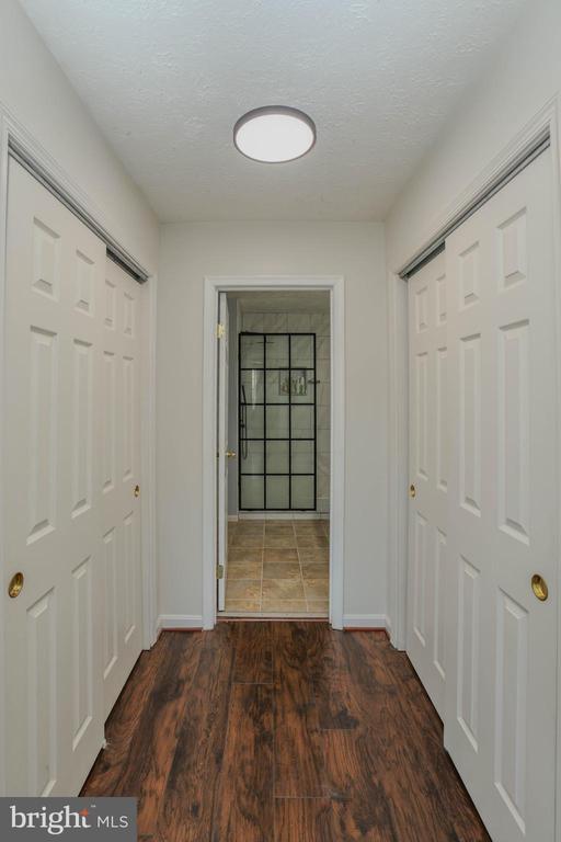 Building Photo - 359 Point to Point Rd