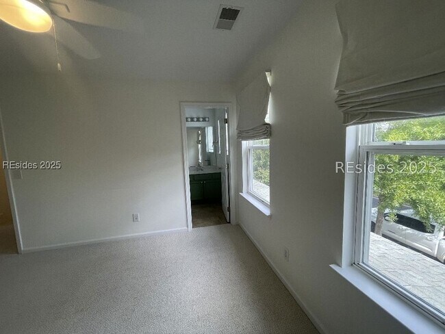 Building Photo - 15 6th Ave