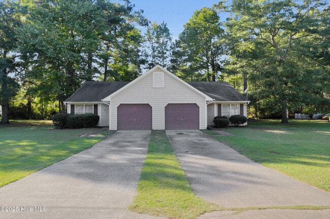 Building Photo - 1615 RaceTrack Rd