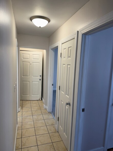 Building Photo - 3829 Lake Dr