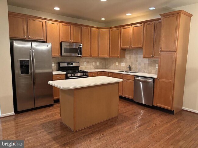 Building Photo - 43725 Banshee Heights Terrace