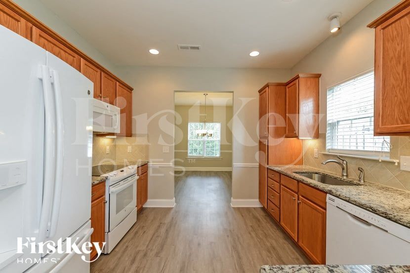 Building Photo - 4960 Long Grove Dr
