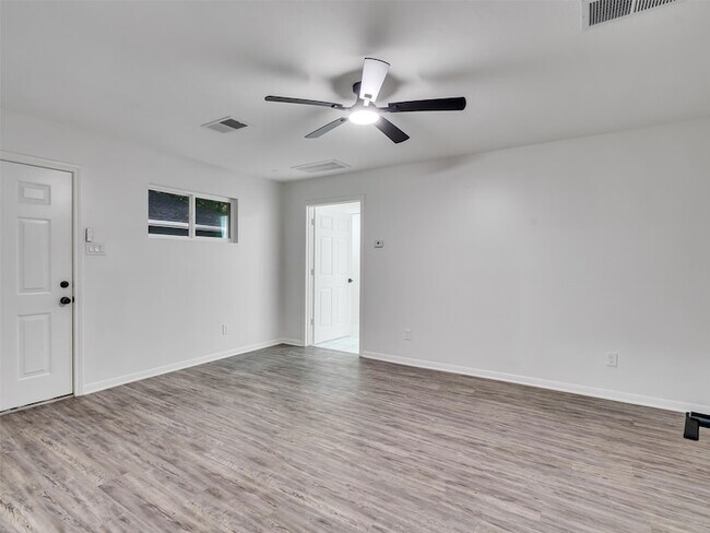 Building Photo - 4023 Laverock Rd