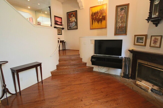 Building Photo - 7130 Calabria Ct