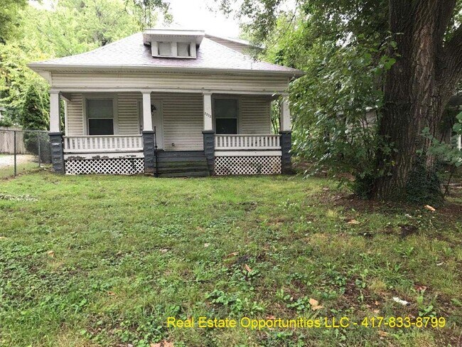 Building Photo - 2222 N Johnston Ave