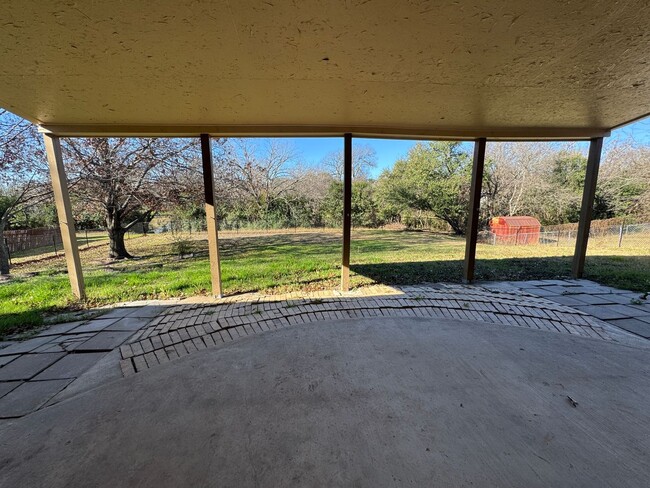 Building Photo - 2212 Phyllis Dr