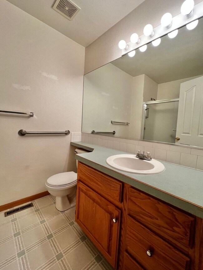 Building Photo - Charming 2-Bedroom Townhome in SW Fort Collins