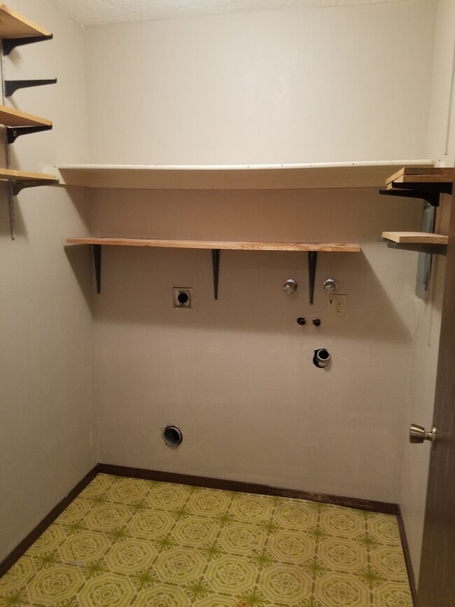 Building Photo - *LEASE TAKEOVER* 1 Bed, 1 Bath condo in Park Place Apartments