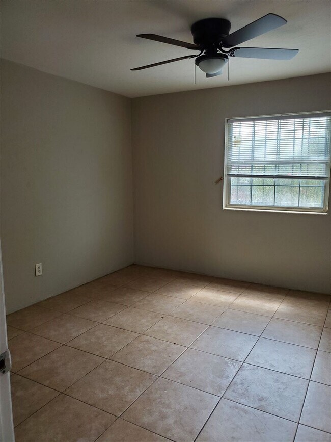 Building Photo - 1810 Pasco St