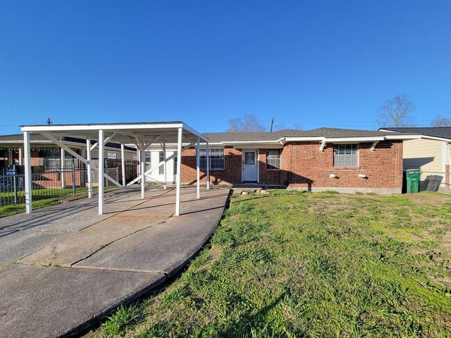 Building Photo - REMODELED/ UPDATED 4 BEDROOM 2 BATH WITH C...