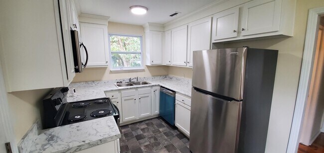 Building Photo - 854 Allison St