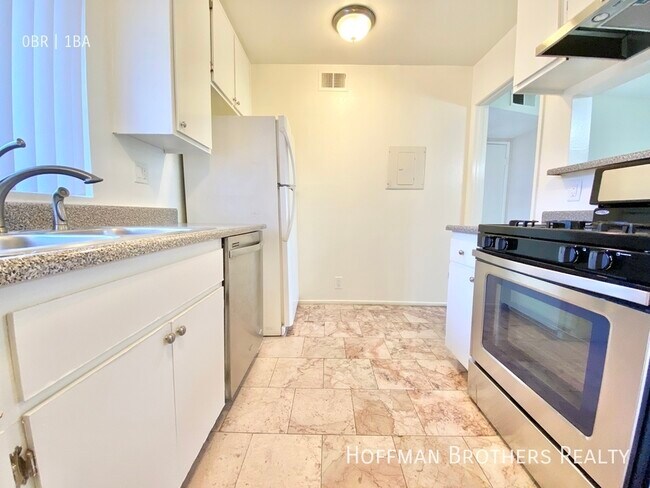 Building Photo - 957 S Gramercy Pl