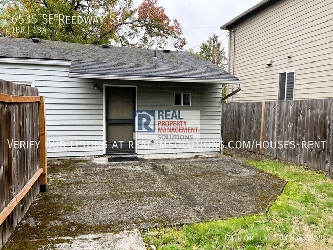 Building Photo - 6535 SE Reedway St