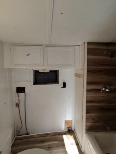 Building Photo - 220 Bills Cir