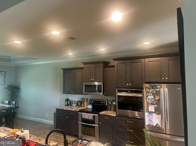 Building Photo - 100 Newport Ave