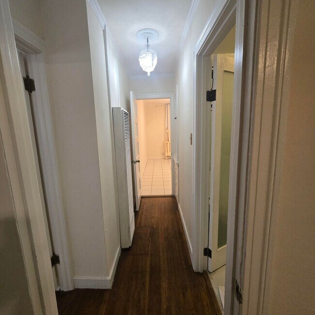 Building Photo - Warm & Welcoming Home Near Melrose with Room to Live, Work & Create
