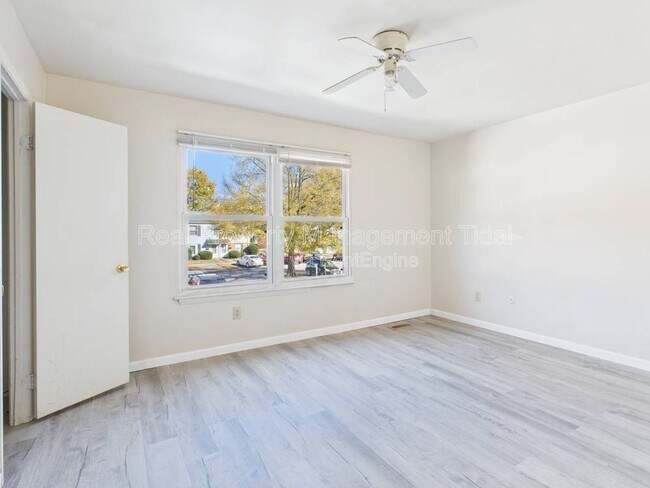 Building Photo - 1528 Darren Cir