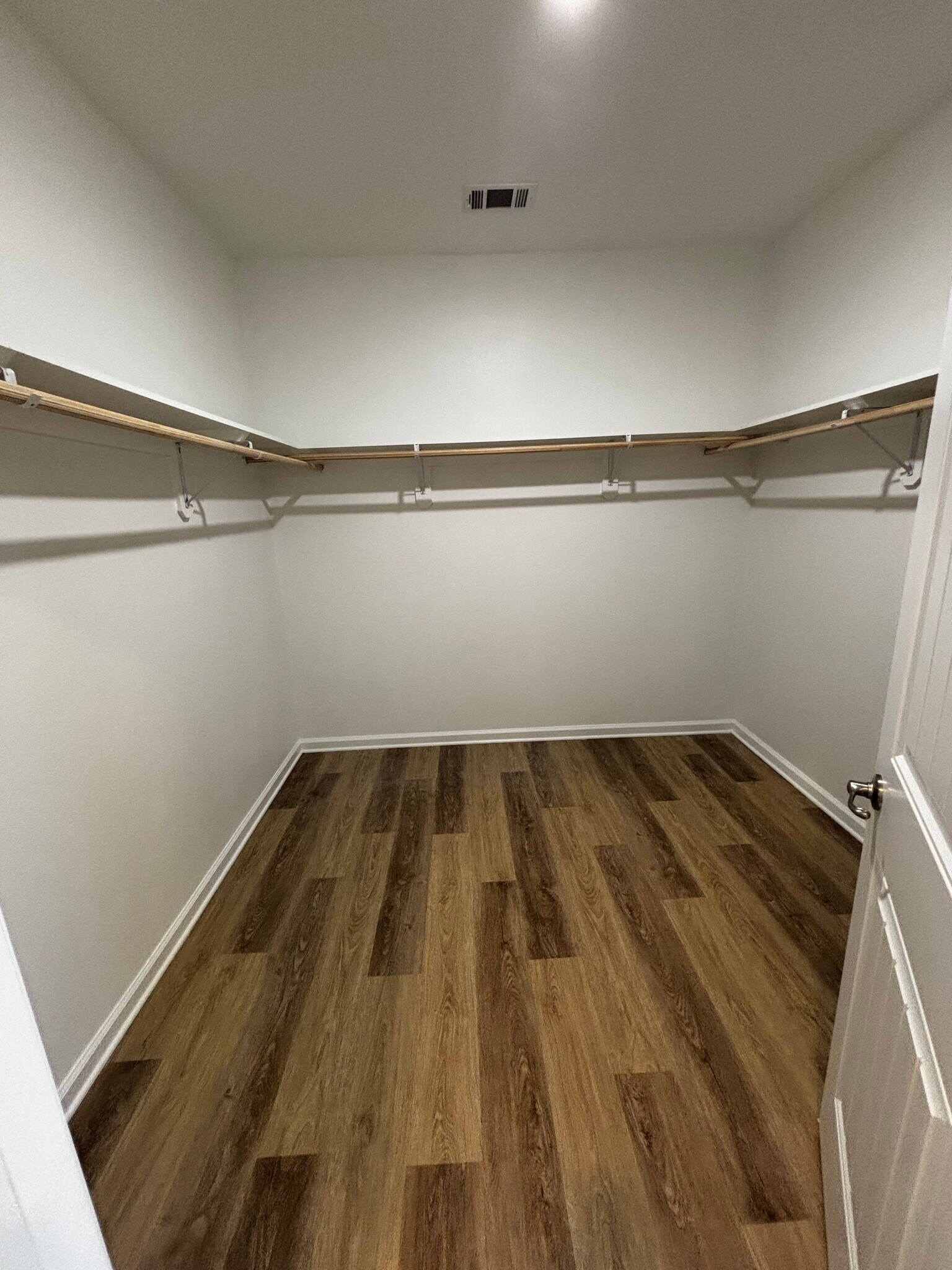 Building Photo - 5928 Pier Park Ave