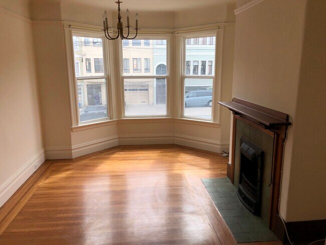 Building Photo - Classic spacious San Francisco Flat in popular Inner Sunset District w/garage parking! OPEN HOUSE...