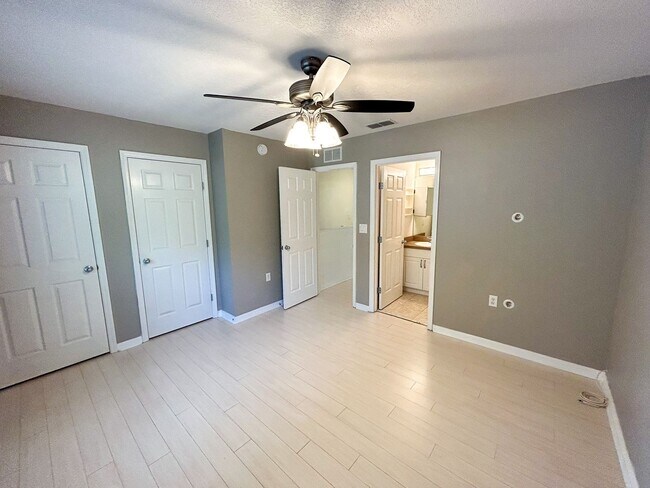 Building Photo - Hailey Gardens #125