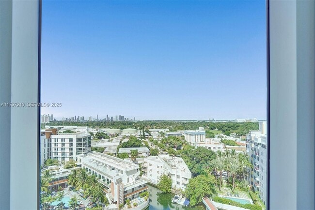 Building Photo - 102 NE 24th St