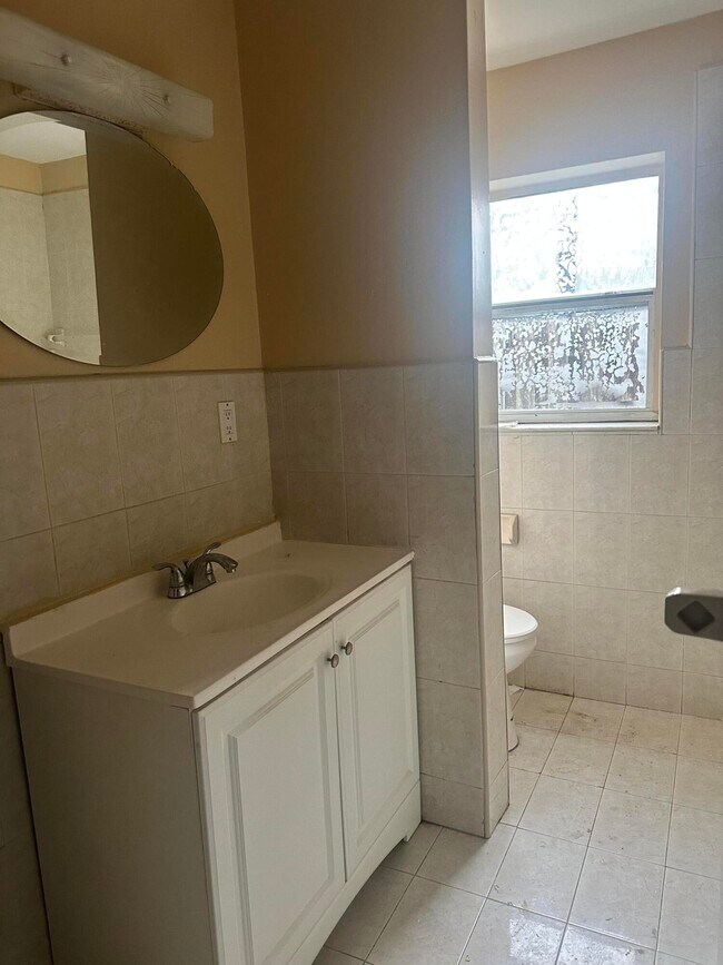 Building Photo - 5644 NW 14th Ct