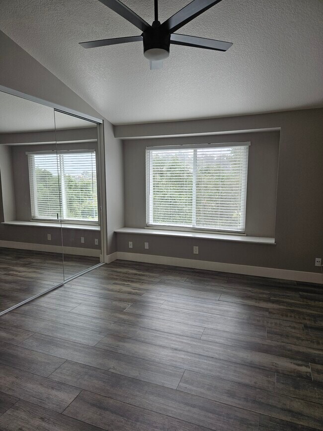 Building Photo - 30902 Club House Dr