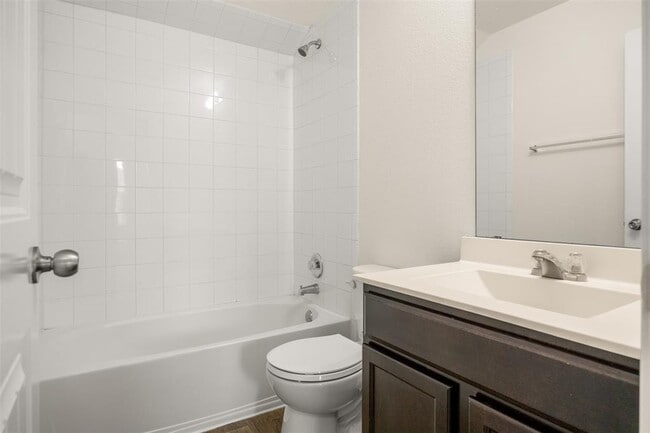 Building Photo - 404 Pentire Way