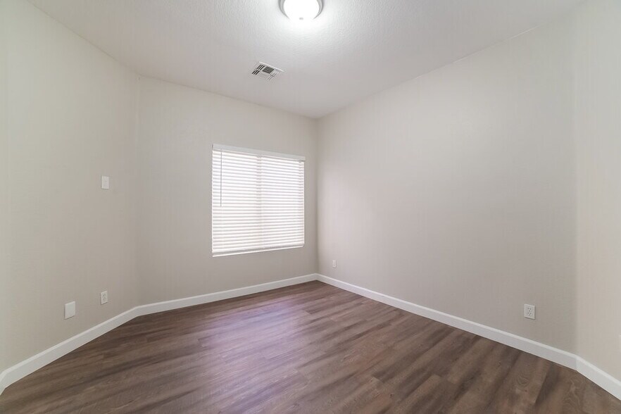 Building Photo - 947 S Tucana Ln