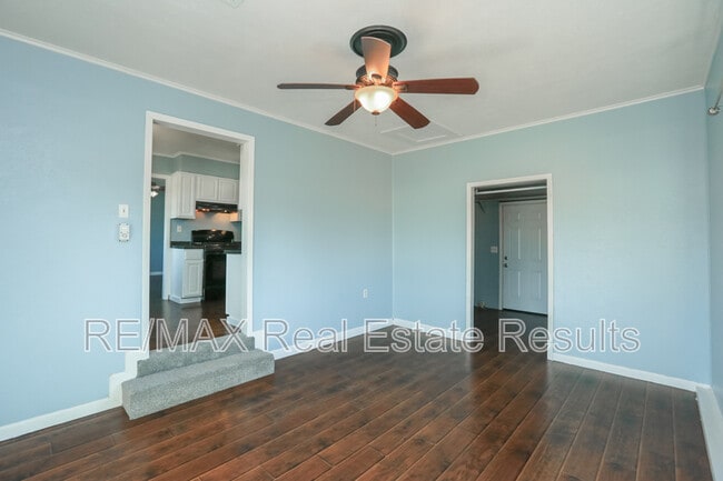 Building Photo - 1314 W Margaret Pl