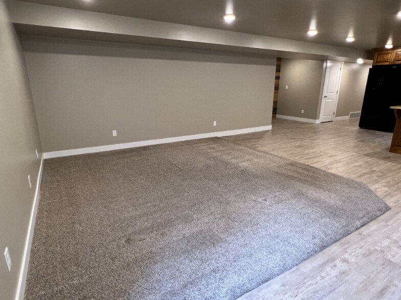 Building Photo - 464 N 300 E