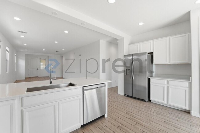 Building Photo - 9219 W Sells Dr