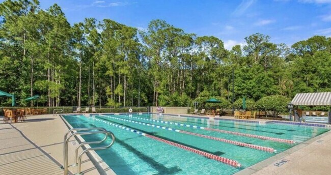 Building Photo - 531 Hedgewood Dr