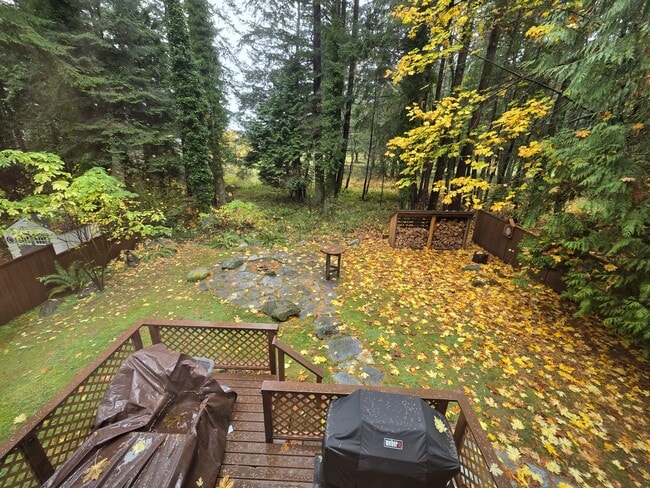 Building Photo - 713 Claire Ln