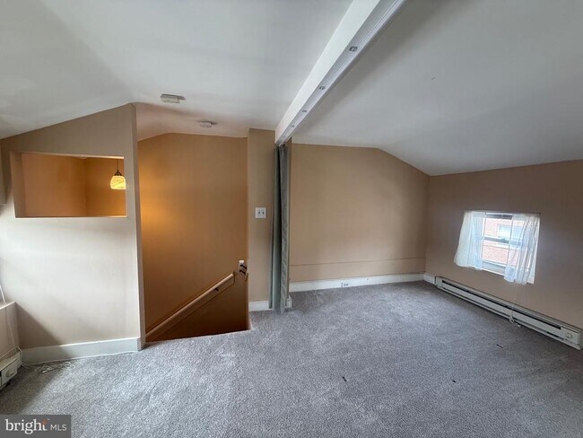 Building Photo - 367 E Hector St