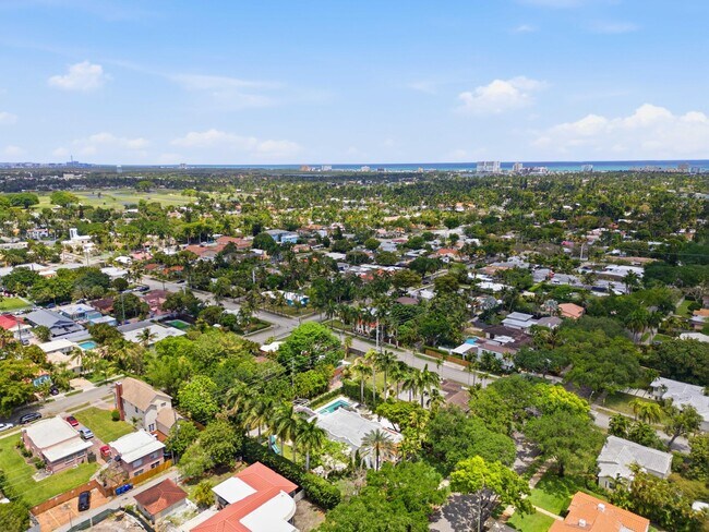 Building Photo - 1615 Monroe St