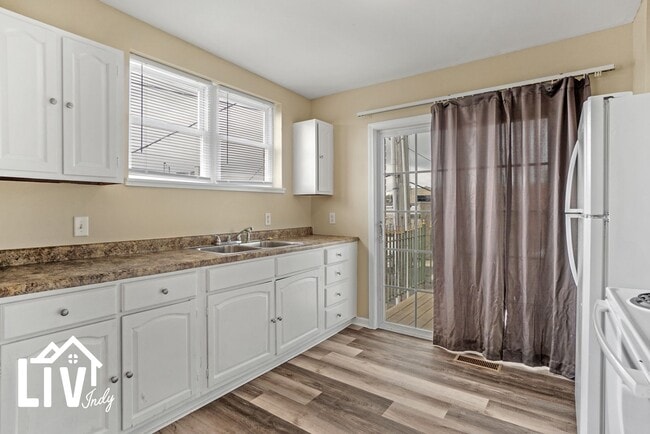 Building Photo - %50 OFF FIRST MONTH'S RENT! 2 Bed, 1 Bath Pet-Friendly Apartments!