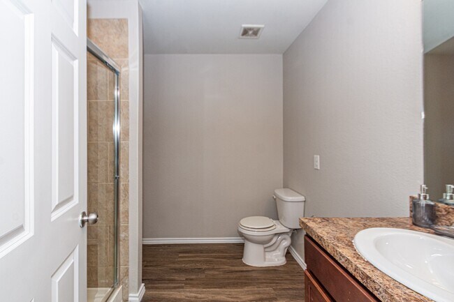 Building Photo - 2703 Summer Ln