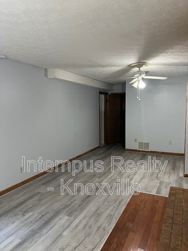 Building Photo - 5801 Ridgewood Rd