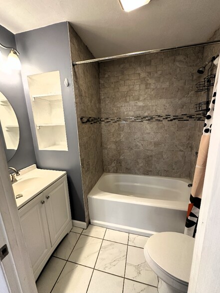 Building Photo - 23 Airlie St