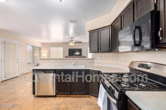 Building Photo - 3618 N Santiago Cir