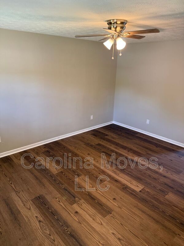 Building Photo - 102 Woodhaven Ct