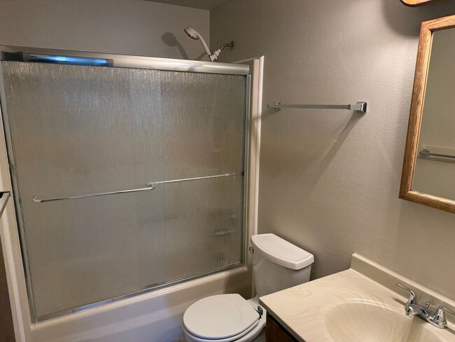 Building Photo - Welcome to Grandview Estates!