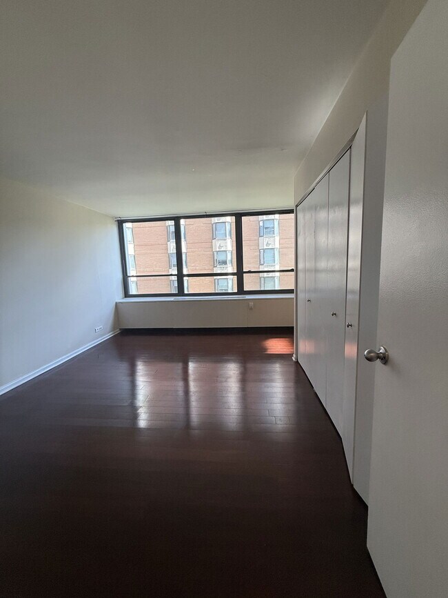 Building Photo - 222 E Pearson St