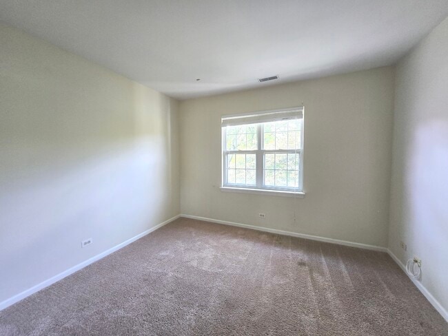 Building Photo - 5S455 Scots Dr