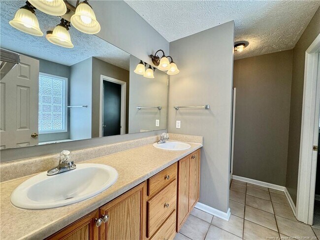 Building Photo - 271 Stone Cross Dr