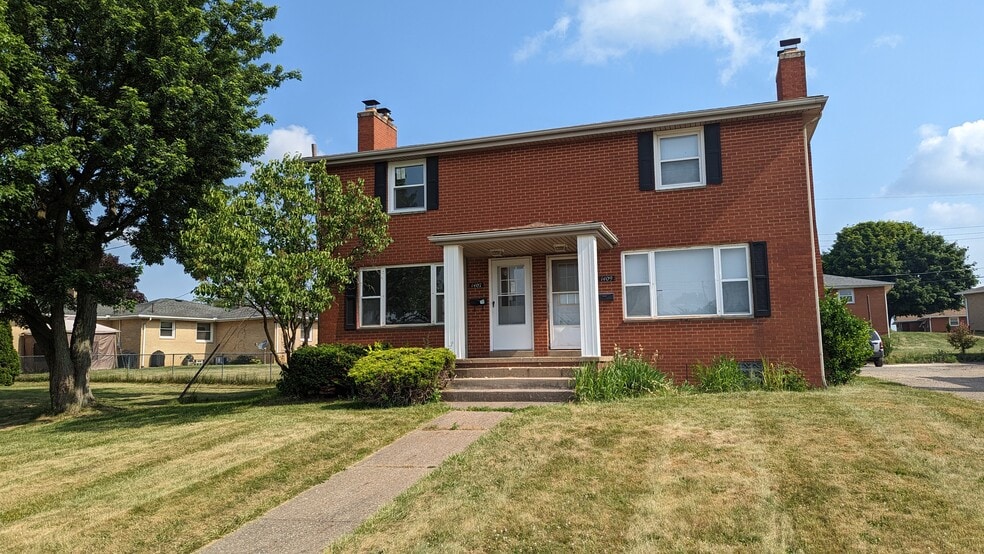 Exterior Front - 1407 E Valentine Cir NW