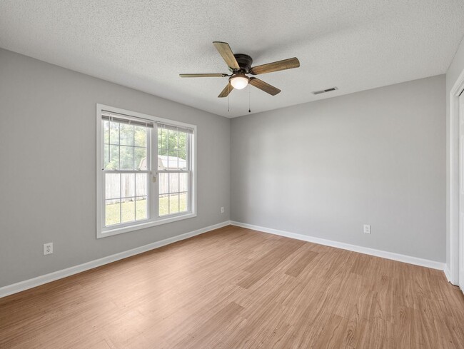 Building Photo - Welcome to Raintree!