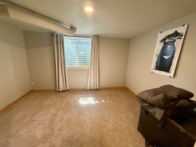 Building Photo - Stunning 3 Bed / 2 Bath Home on 10th Street!