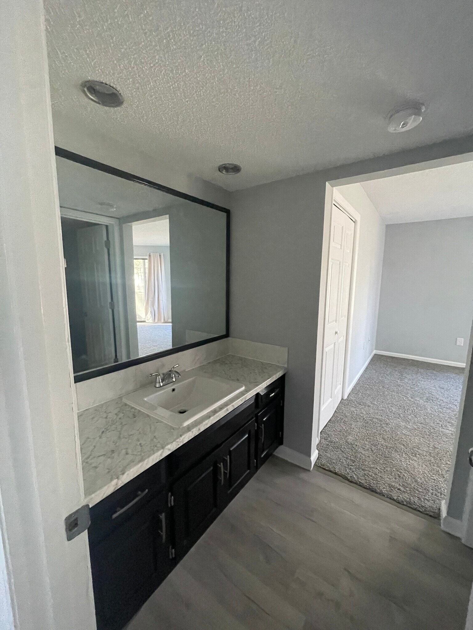 Building Photo - 4222 Pinehurst Cir